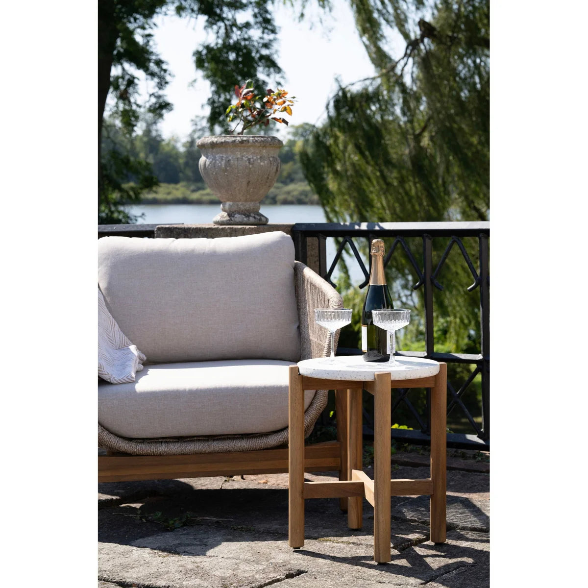 Table d’appoint en acacia et terrazzo naturel ø37x46 cm