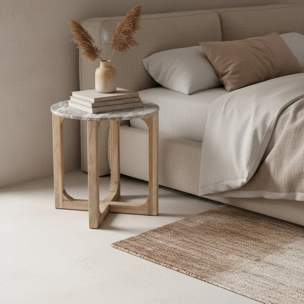 Table d’appoint ronde effet marbre blanc, pieds bois clair, Ø50 cm