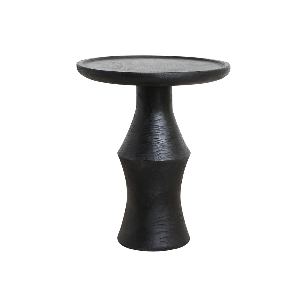 Table d’appoint ronde sculpturale en teck noir texturé Ø50 cm pour salon