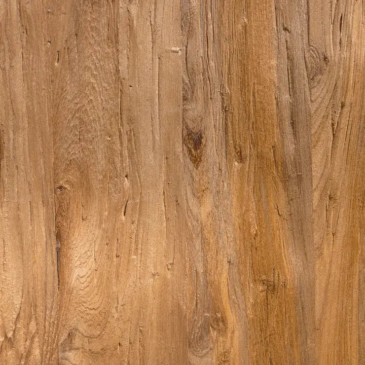 Gros plan sur la texture naturelle du bois de teck recyclé finition naturelle.

