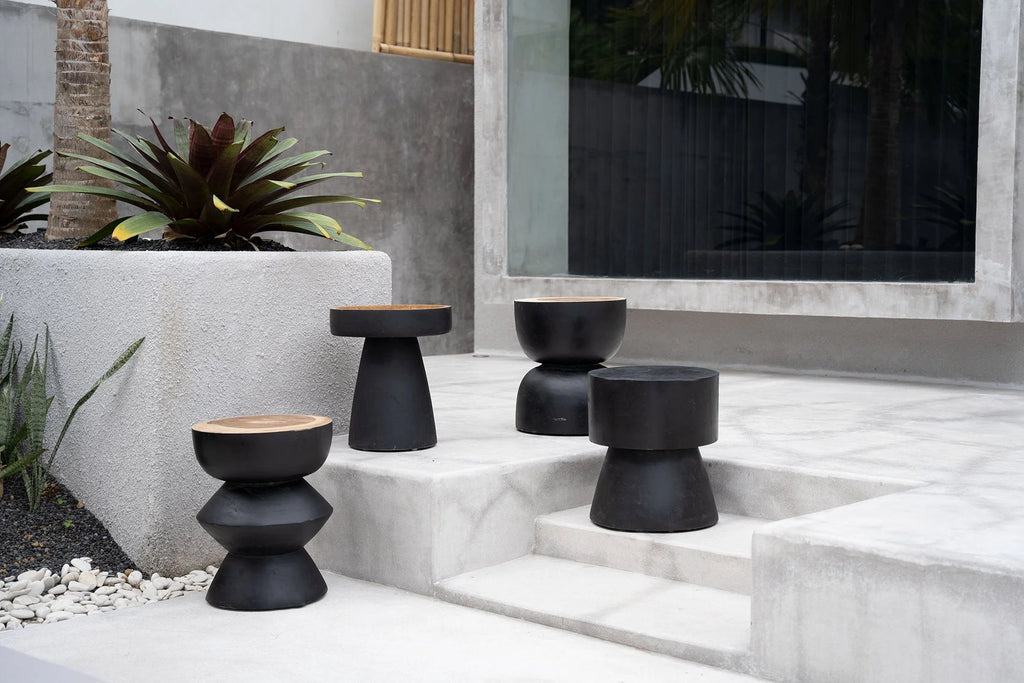 Tabouret en bois de suar noir 45 cm courbé artisanal