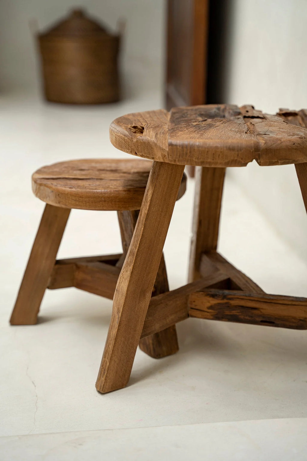 Tabouret rond en bois de teck recyclé finition brute – Ø37 cm