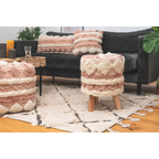 Ottoman rond tufté crème et rose en laine avec pieds en bois clair H50 cm