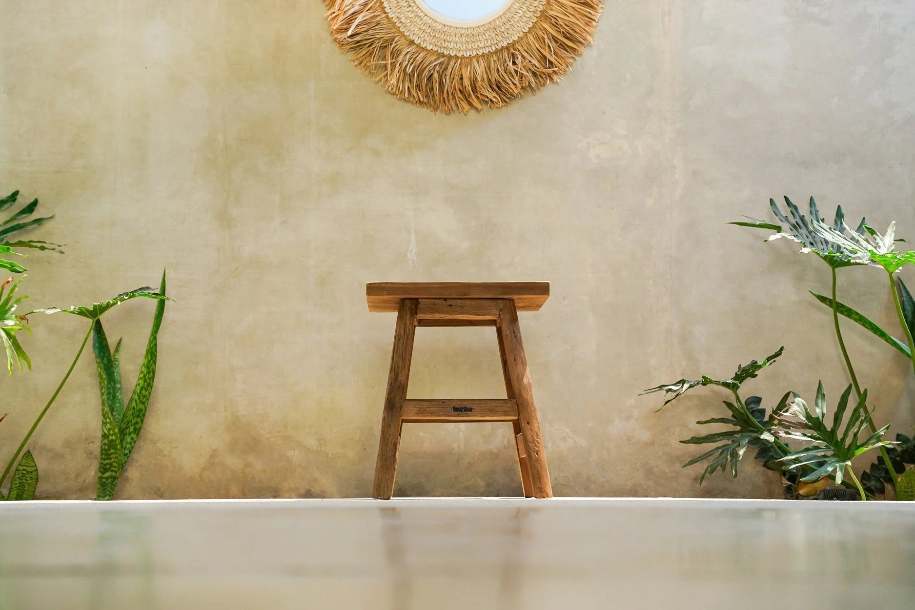 Tabouret en teck recyclé finition naturelle rustique – 40x30 cm