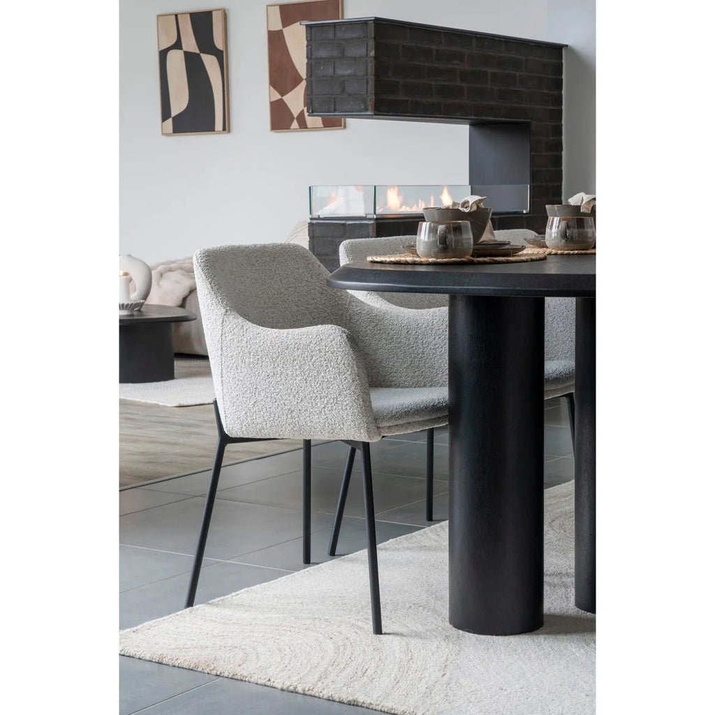 Chaise de salle à manger moderne grise rembourrée avec pieds métalliques noirs élégants