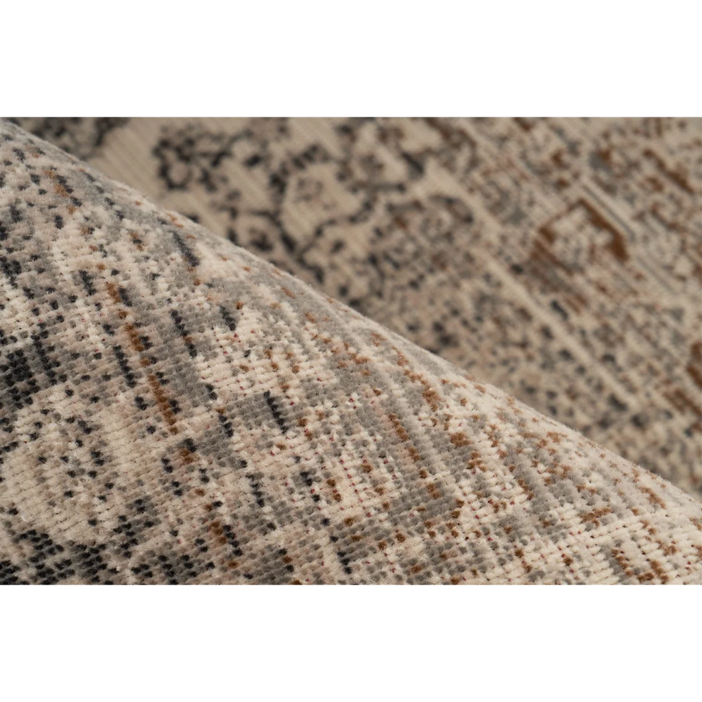 Tapis oriental beige à poils ras avec motif persan vieilli et surface texturée