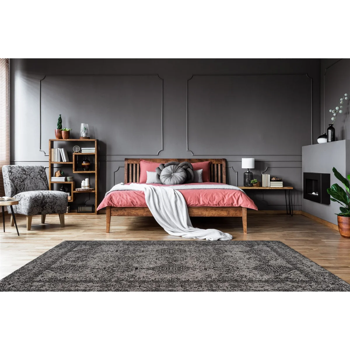 Tapis oriental rectangulaire gris anthracite effet vieilli avec motif sombre