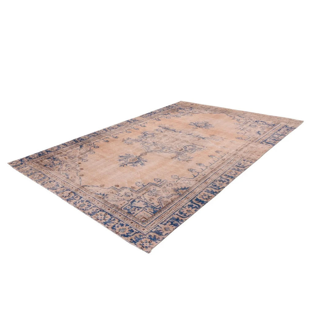 Tapis oriental rectangulaire rose poudré avec motifs floraux bleus et bord décoratif