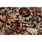 Zoom sur un tapis rectangulaire effet vieilli motifs orientaux écru avec motif détaillé