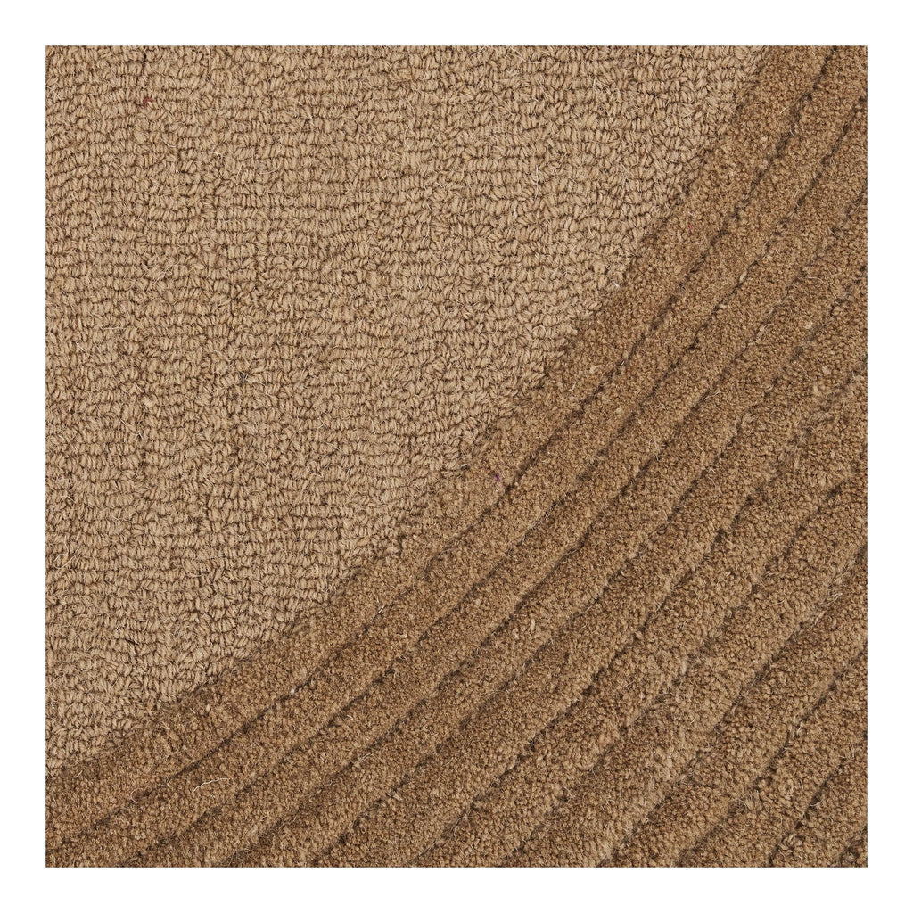Tapis de bain camel en laine texturée à rayures diagonales en relief