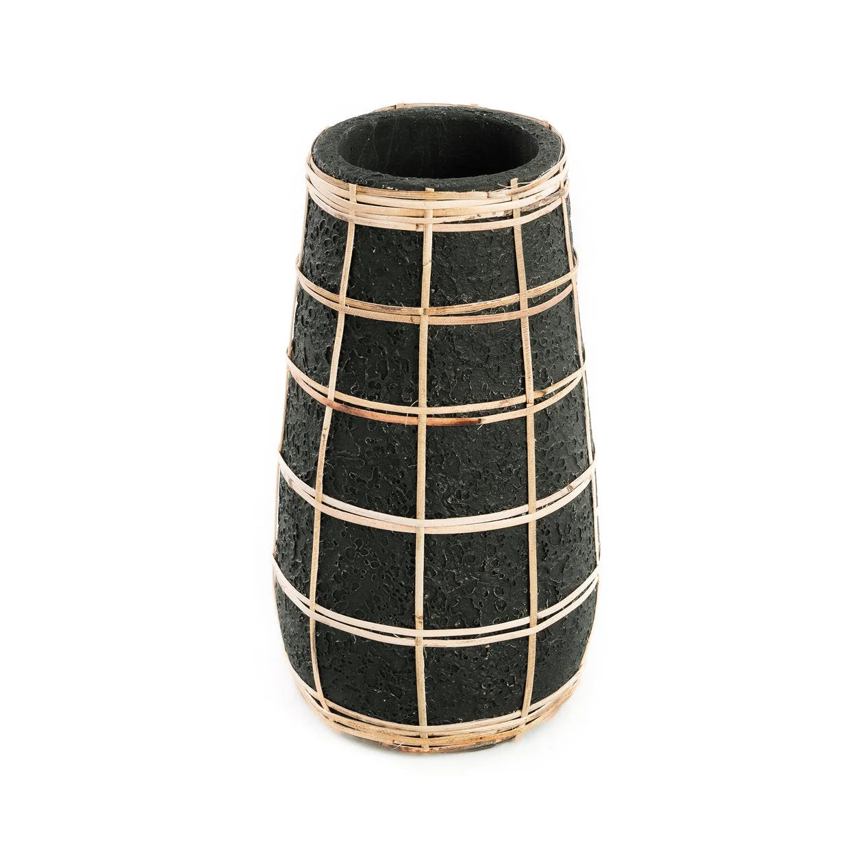 Vase cylindrique en terre cuite noir et rotin tressé – H26 cm
