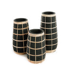 Vase cylindrique en terre cuite noir et rotin tressé – H26 cm