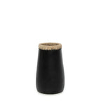 Vase décoratif cylindrique noir en terre cuite avec un rebord texturé clair