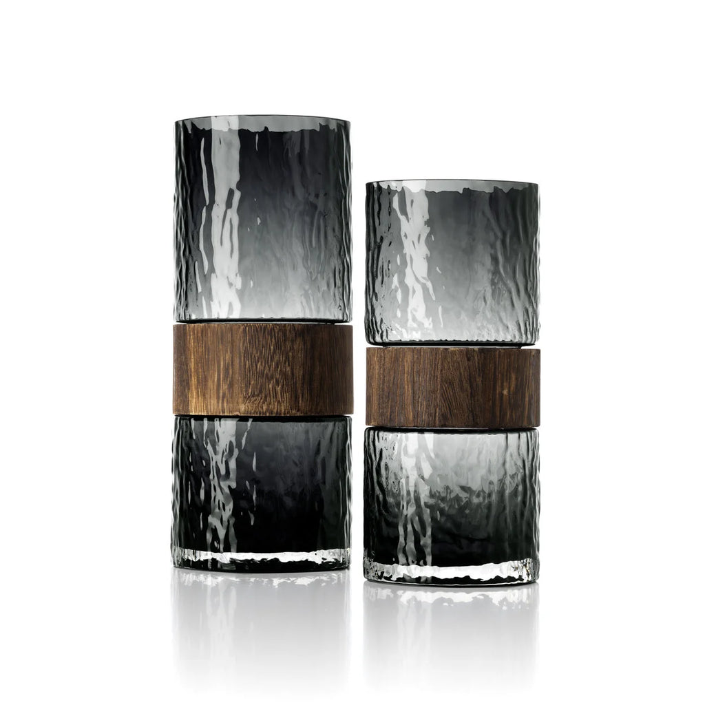 Vase décoratif cylindrique en verre fumé texturé et bois foncé, H24 cm