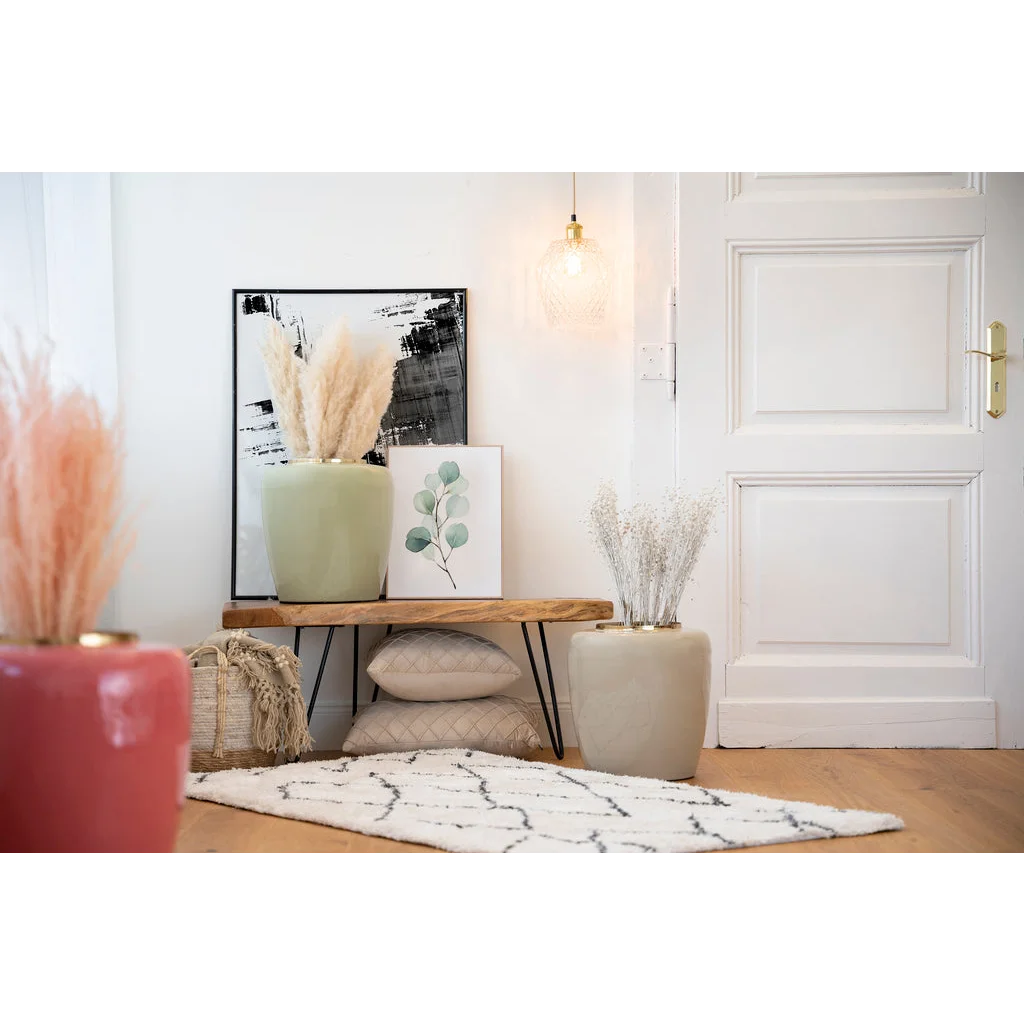 Entrée décorative avec banc en bois, vases avec herbes séchées et coussins, Vase Art Deco 100 Mint Gold