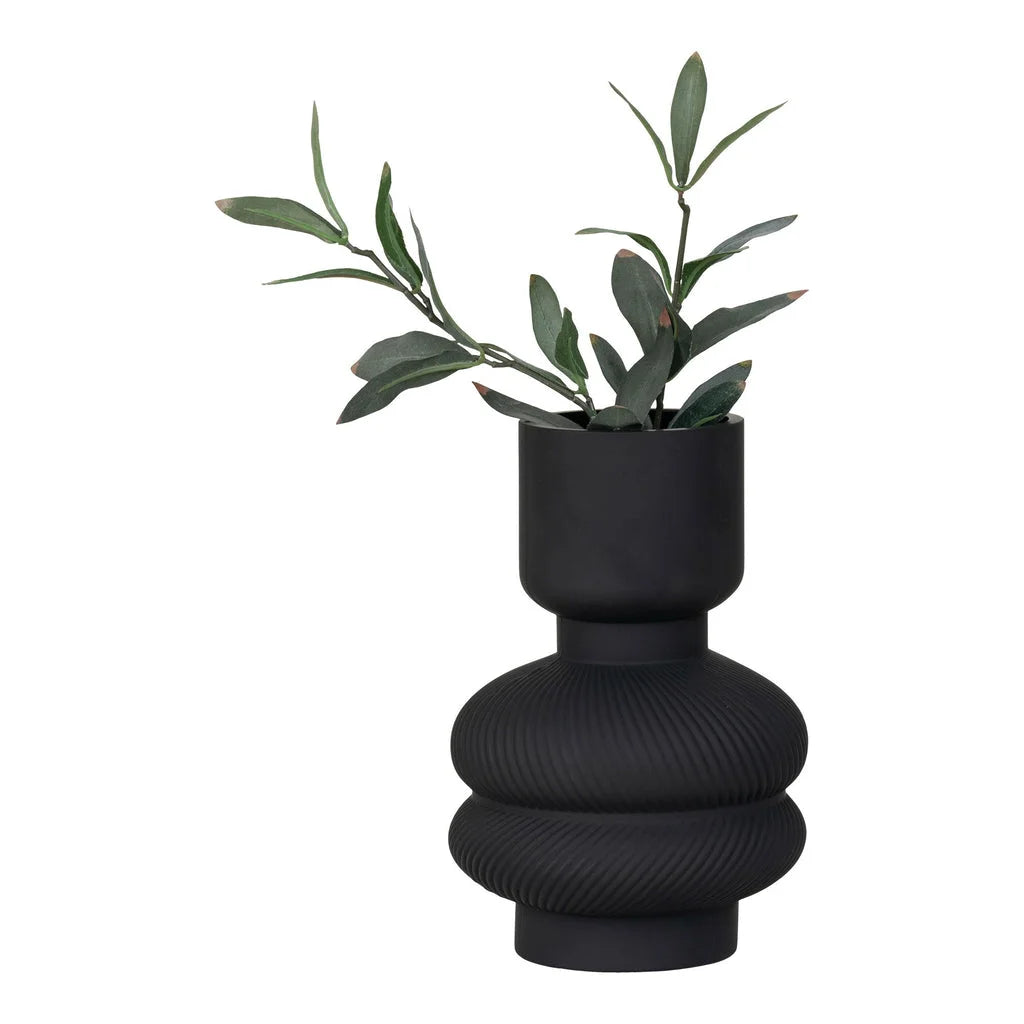 Vase organique noir H22 cm avec texture et verdure naturelle