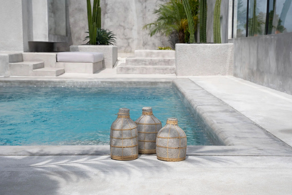 Vase ovale en terre cuite effet béton et rotin naturel – H23 cm