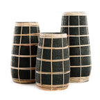 Vase en terre cuite noir avec détail en rotin tressé – H22 cm