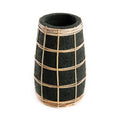 Vase en terre cuite noir avec détail en rotin tressé – H22 cm