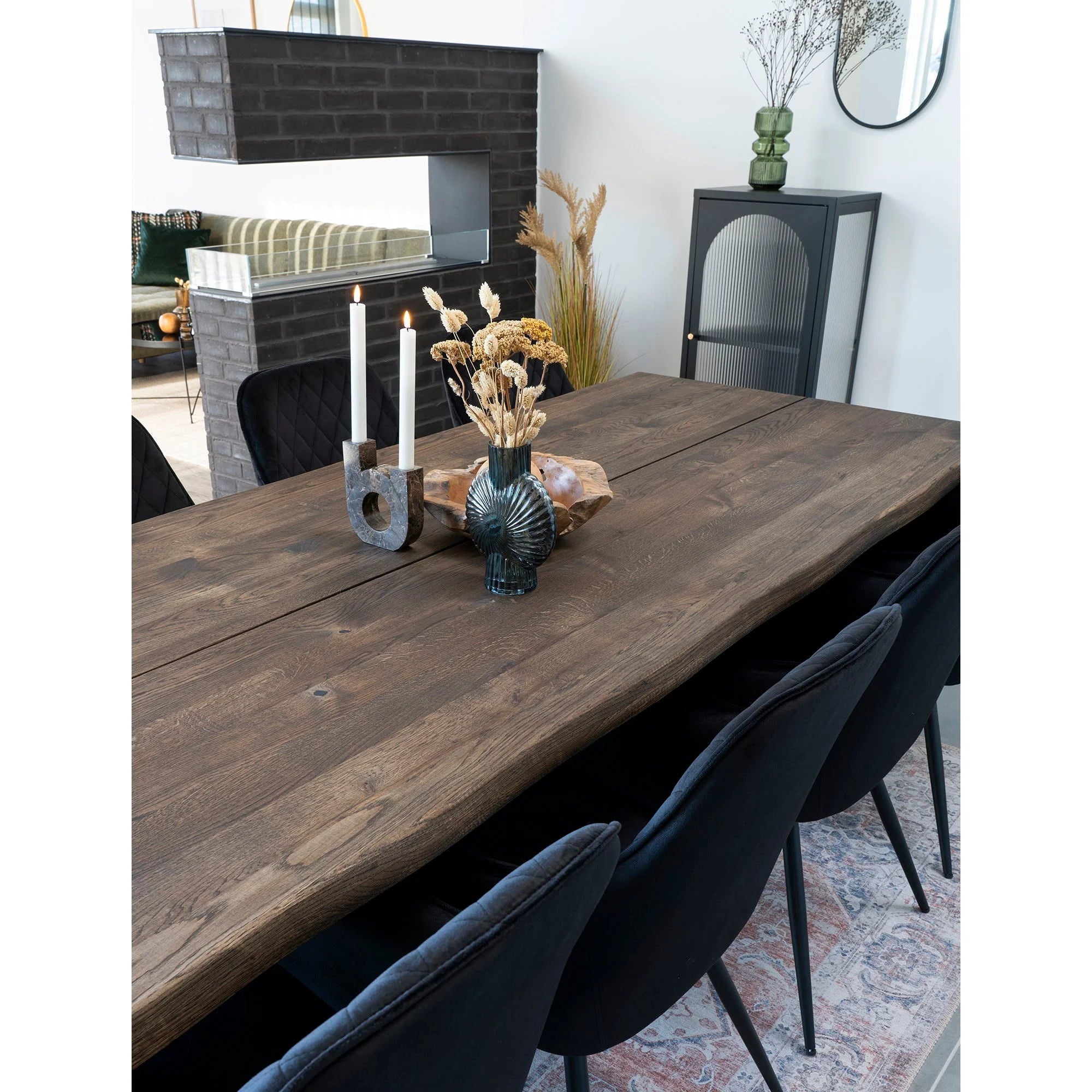Table basse en bois sombre à grain visible et finition rustique, 50x35 cm